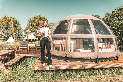 006 Riverdome met prive sanitair en hottub | 4 pers