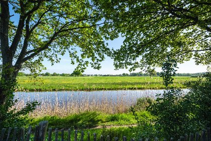 016 Riverdome met prive sanitair en hottub | 4 pers