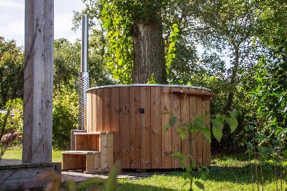 010 Riverdome met prive sanitair en hottub | 4 personen