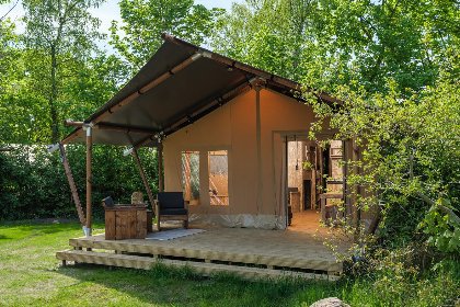 002 Safaritent met prive sanitair en extra groot terras | 8 pers 002 Safaritent met prive sanitair en extra groot terras | 8 pers