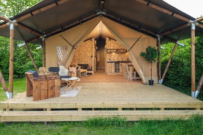 003 Safaritent met prive sanitair en extra groot terras | 8 pers 003 Safaritent met prive sanitair en extra groot terras | 8 pers