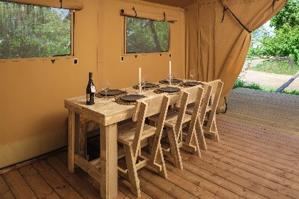 010 Safaritent met prive sanitair en extra groot terras | 8 pers 010 Safaritent met prive sanitair en extra groot terras | 8 pers