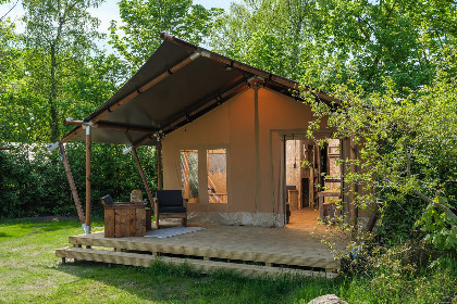 002 Safaritent met prive sanitair en extra groot terras | 8 personen