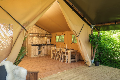 004 Safaritent met prive sanitair en extra groot terras | 8 personen