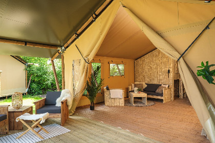 005 Safaritent met prive sanitair en extra groot terras | 8 personen