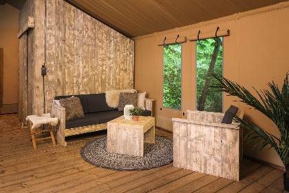 009 Safaritent met prive sanitair en extra groot terras | 8 personen