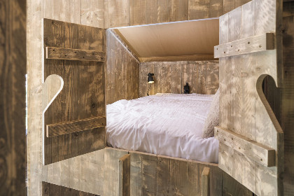 016 Safaritent met prive sanitair en extra groot terras | 8 personen