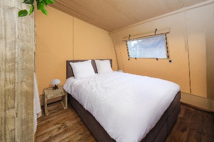 010 Tribe lodgetent met prive sanitair | 6 pers