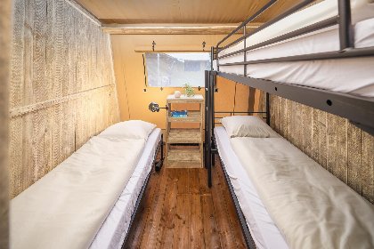 012 Tribe lodgetent met prive sanitair | 6 pers