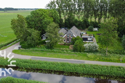 016 Sfeervol 7 persoons vakantiehuis met hottub tussen de weilanden in Zwolle