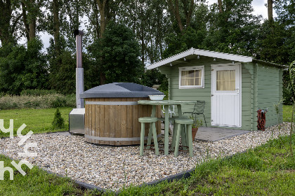 017 Sfeervol 7 persoons vakantiehuis met hottub tussen de weilanden in Zwolle