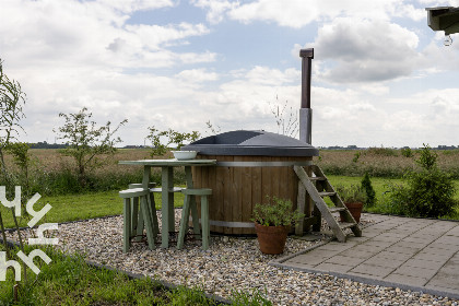 029 Sfeervol 7 persoons vakantiehuis met hottub tussen de weilanden in Zwolle