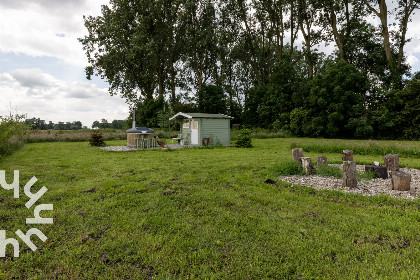 041 Sfeervolle groepsaccommodatie voor 10 personen met hottub tussen de weilanden in Zwolle