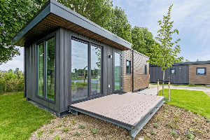 Chalet voor 4 personen met terras op Resort Lexmond