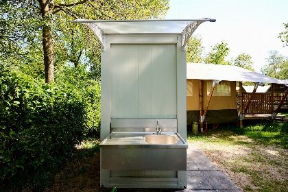 003 Recreatiepark de Lucht | Villatent Compact met prive sanitair unit | 4 pers