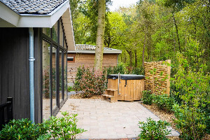 Bos Cottage met hottub