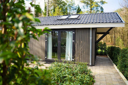 001 Bos Cottage
