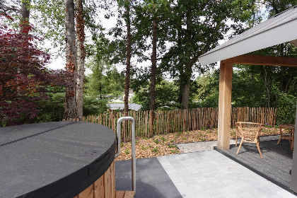 001 Eco Cottage met hottub