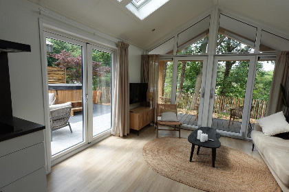 004 Eco Cottage met hottub
