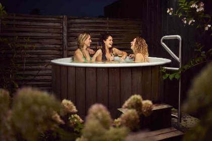 044 Familie Lodge voor 6 personen met Hottub