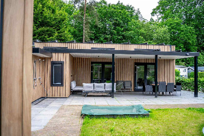 010 Luxe 6 persoons vakantiehuis met hottub en sauna op vakantiepark De Thijmse Berg