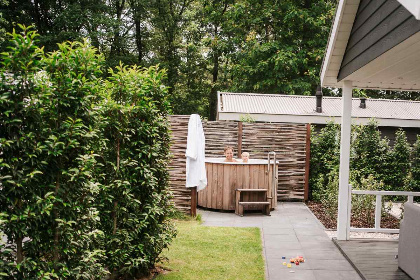 019 Luxe 6 persoons vakantiehuis met hottub en sauna op vakantiepark De Thijmse Berg