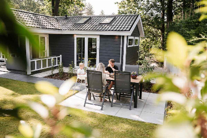 013 Luxe chalet voor 4 personen met hottub op vakantiepark de Thijmse Berg