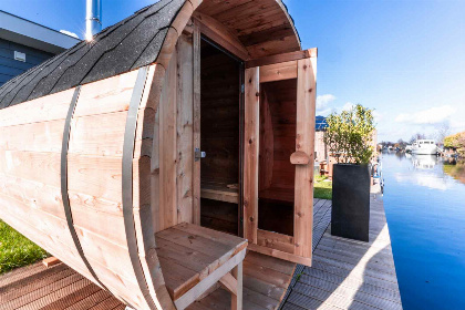 015 Luxe 2 persoons Tiny House met Hottub en Sauna aan de Vinkeveense Plassen