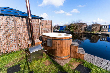 016 Luxe 2 persoons Tiny House met Hottub en Sauna aan de Vinkeveense Plassen