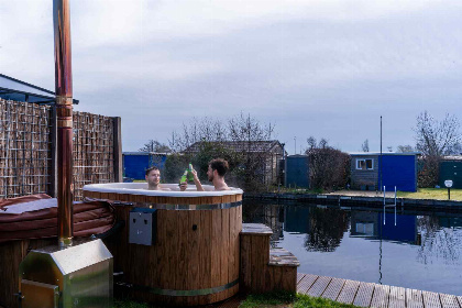 021 Luxe 2 persoons Tiny House met Hottub en Sauna aan de Vinkeveense Plassen