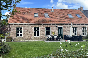 Landelijk gelegen 8 persoons vakantiewoning met fijne tuin vlakbij Domburg en Oostkapelle