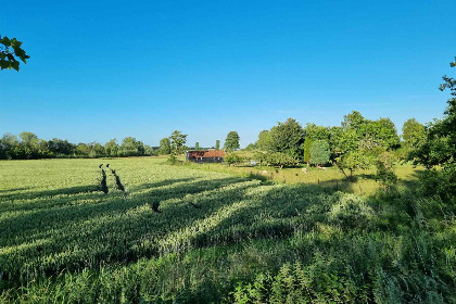 007 Prachtige 4 persoons vakantiewoning met een ruime tuin en een Pipowagen in Baarland