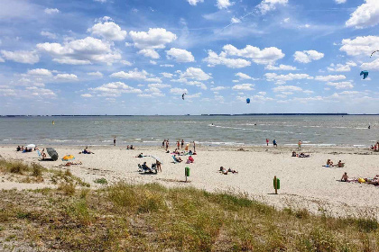 023 Prachtige 4 persoons vakantiewoning met een ruime tuin en een Pipowagen in Baarland