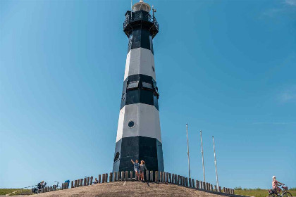 033 4 persoons vakantiewoning met hoge raampartijen op een vakantiepark in Breskens