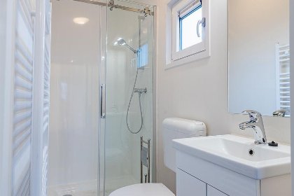 007 Chalet Schelp   Camping Duinhoeve Zeeland | omheind en licht | Maireweg 7