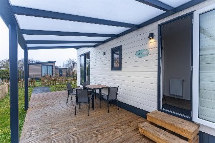 023 Chalet Schelp   Camping Duinhoeve Zeeland | omheind en licht | Maireweg 7