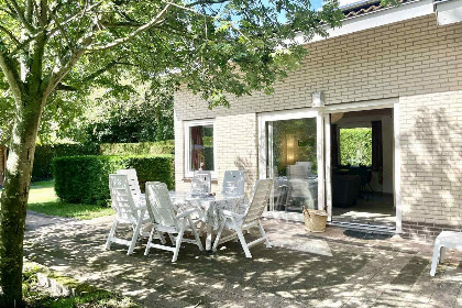 025 Comfortabel vakantiehuis voor 6 personen met een omheinde tuin in Burgh Haamstede