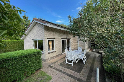 035 Comfortabel vakantiehuis voor 6 personen met een omheinde tuin in Burgh Haamstede