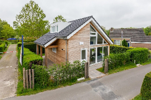 Luxe ruime 6 persoons vakantievilla vlakbij het strand in Burg Haamstede, Zeeland