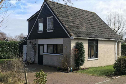 004 Vrijstaande 5 pers. vakantiewoning met grote tuin in Burgh Haamstede