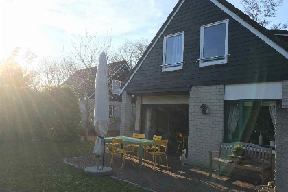 022 Vrijstaande 5 pers. vakantiewoning met grote tuin in Burgh Haamstede