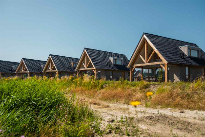 009 Groot en luxe 10 persoons vakantiehuis nabij het Zeeuwse Cadzand en het Noordzeestrand