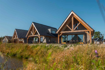 011 Groot en luxe 10 persoons vakantiehuis nabij het Zeeuwse Cadzand en het Noordzeestrand