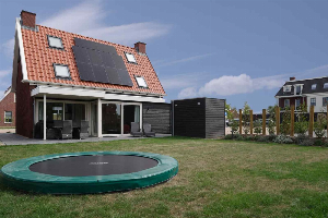 Luxe 4 persoons villa met 2 badkamers, veranda en trampoline in Colijnsplaat