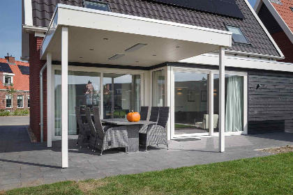 004 Luxe 4 persoons villa met 2 badkamers, veranda en trampoline in Colijnsplaat