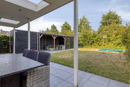 025 Meer Lounche