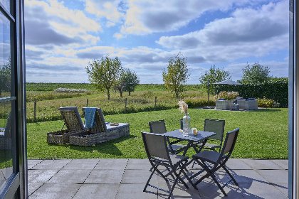 002 SeaLuxe Residence 27C