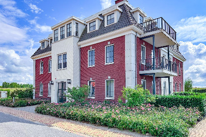 001 SeaLuxe Residence