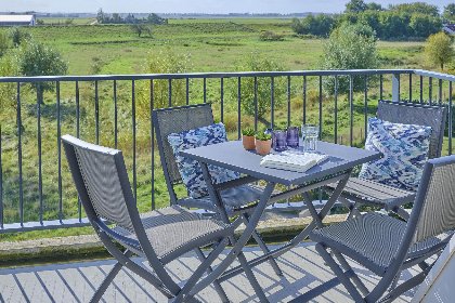 002 SeaLuxe Suite 27i