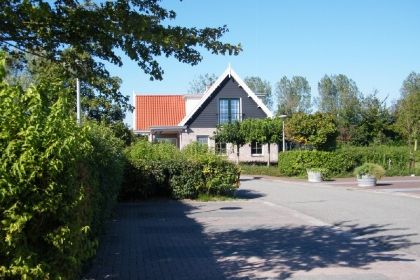 024 Luxe 23 persoons groepsaccommodatie op vakantiepark in Ellemeet vlakbij Renesse